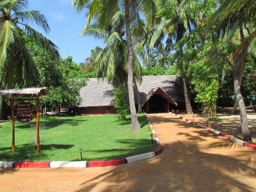 Lord Of The Forest Hotel Batticaloa Esterno foto